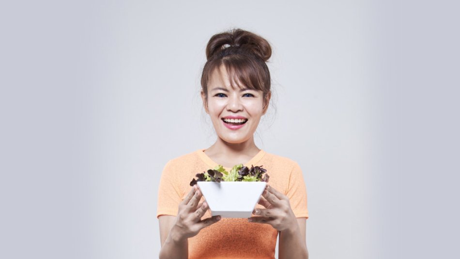 อยากผิวหน้าอ่อนกว่าวัย ลดริ้วรอย แนะนำทานผักผลไม้ และบำรุงผิวหน้าด้วย เซรั่มหน้าใส จากการ์นิเย่