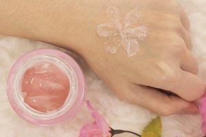 หมดปัญหาผิวเเห้ง ขาดน้ำ ด้วย การ์นิเย่ซากุระไวท์