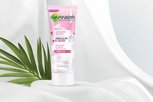 วิปโฟมล้างหน้าช่วยเติมความชุ่มชื้นให้ผิว พร้อมผิวดูใสโกลว์อมชมพู