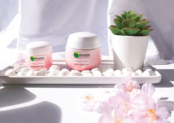 ผลิตภัณฑ์ของการ์นิเย่ ซากุระ ไวท์ ครีม เซรั่มสำหรับบำรุงผิวหน้า