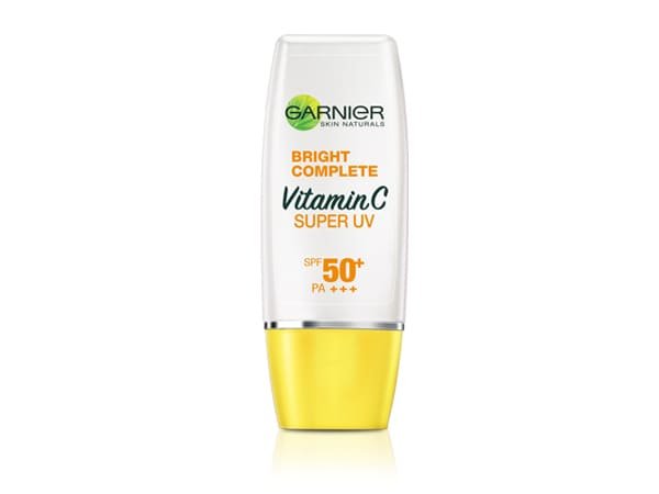 การ์นิเย่ ไบรท์ คอมพลีท ซุปเปอร์ ยูวี สปอต-พรูฟ เอสพีเอฟ50+/พีเอ++++ สูตรสีธรรมชาติ