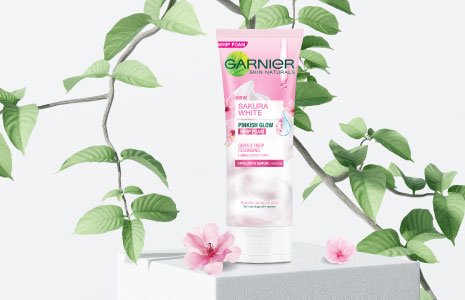 โฟมล้างหน้าการ์นิเย่ สูตรเพื่อผิวดูใสโกลว์อมชมพู