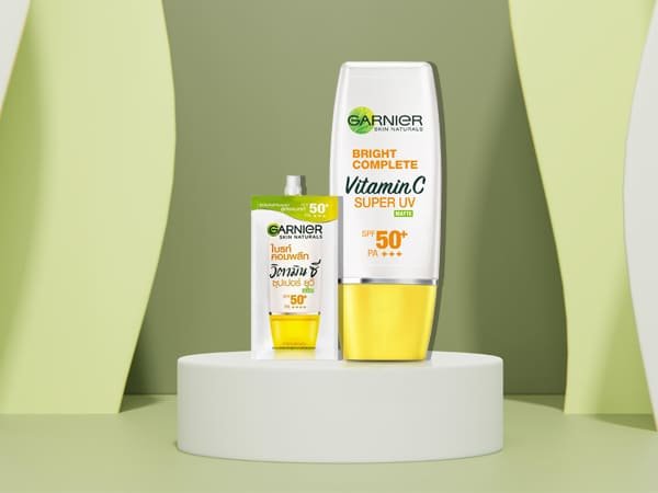 การ์นิเย่ ไบรท์ คอมพลีท ซุปเปอร์ ยูวี เอสพีเอฟ 50+/พีเอ+++ สูตรแมทท์